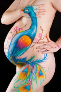 portrait d'une femme enceinte avec body painting belly painting studio photographe tours photographe grossesse tours studio photo tours photographe mariage tours