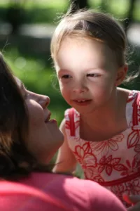 portrait enfant bébé lumière naturelle reportage photographe tours photographe grossesse tours studio photo tours photographe mariage tours