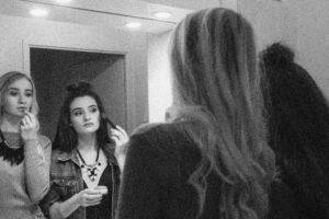 duo femmes noir et blanc fashion mode édito magazine lifestyle noir et blanc