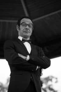 portrait marié costume noir et blanc photographe tours photographe grossesse tours studio photo tours photographe mariage tours