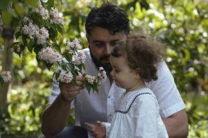 famille extérieur bébé famille nouveau né enfants parc shooting séance photo extérieur grand parents grand mère fête photographe tours photographe grossesse tours studio photo tours photographe mariage tours