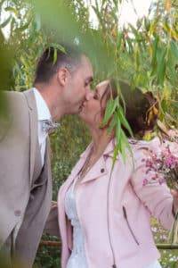 couple mariés vintage bouquet robe chignon photographe tours photographe grossesse tours studio photo tours photographe mariage tours