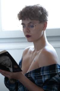 boudoir lingerie nue artistique femme lumière naturelle portrait photographe tours photographe grossesse tours studio photo tours photographe mariage tours