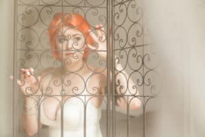 boudoir lingerie femme tatouée lumière naturelle photographe tours photographe grossesse tours studio photo tours photographe mariage tours