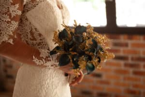 bouquet doré et bleu fleurs artificielles photographe tours photographe grossesse tours studio photo tours photographe mariage tours