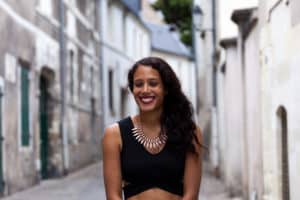 portrait femme lumière naturelle rue photographe tours photographe grossesse tours studio photo tours photographe mariage tours