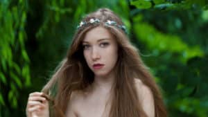 portrait femme lumière naturelle jardin fleurs parc couronne photographe tours photographe grossesse tours studio photo tours photographe mariage tours