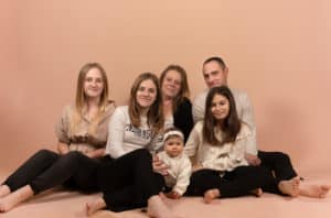 photo famille reportage nouveau né noir et blanc à domicile photographe tours photographe grossesse tours studio photo tours photographe mariage tours